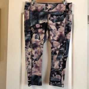 Lucy cropped XL workout pants
